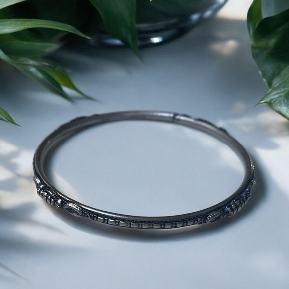 Vintage Antiqued Silver Plated Bangle Bracelet Women’s Jewelry Ornate Design - Picture 5 of 5